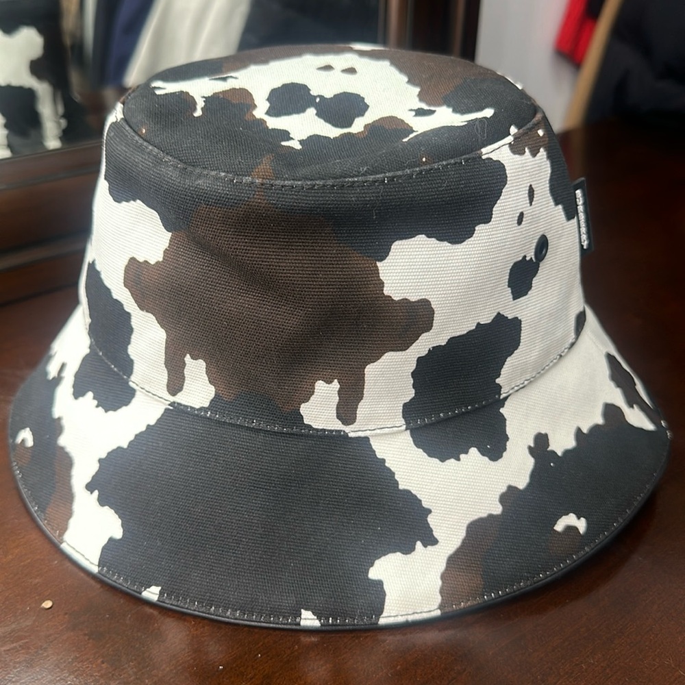 Burberry bucket cap